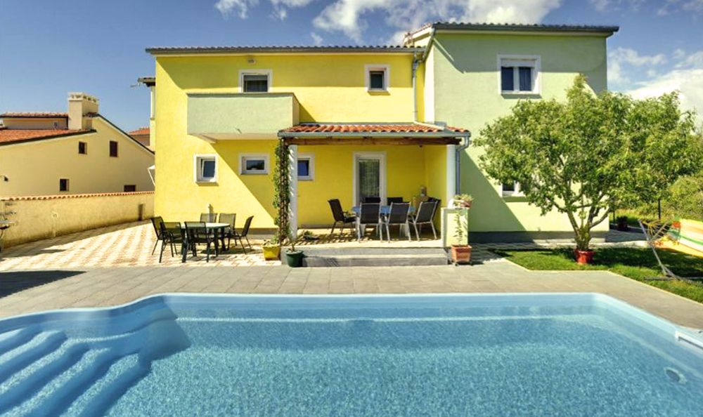 Piscine interrate in vetroresina realizzate per i nostri clienti